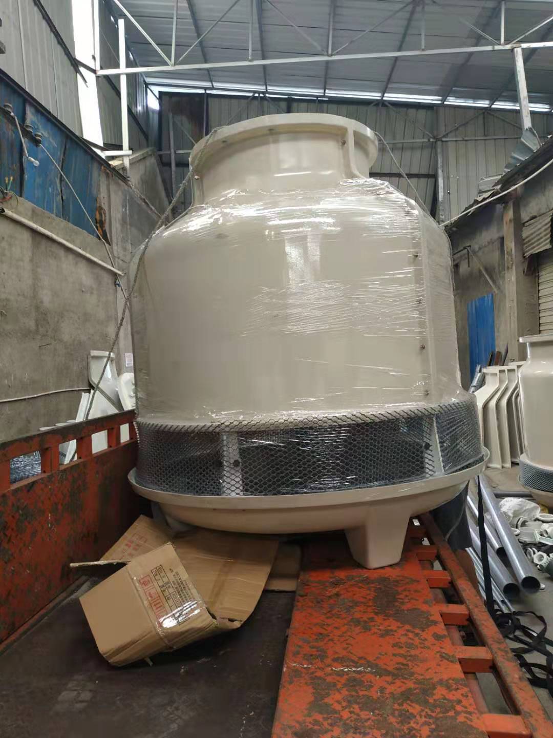 物流发货30T冷却塔重庆九龙坡区，订购单位：重庆步达镀钛