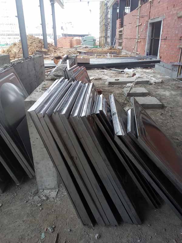 成都龙泉40.5立方304不锈钢水箱板材货到工地现场