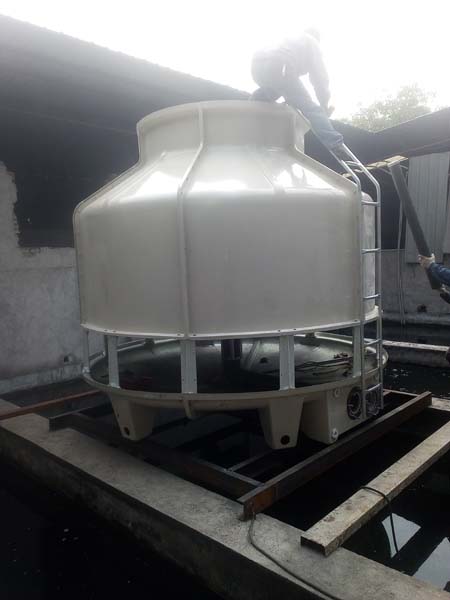 成都崇州<a href=http://www.xllqt.com/ target='_blank'>冷却塔</a>：GL-150T，GL-125T冷却塔安装现场，使用单位：四川中宇新材料科技有限公司