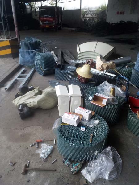 成都崇州冷却塔：GL-150T，GL-125T冷却塔安装现场，使用单位：四川中宇新材料科技有限公司
