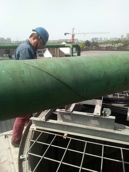 锦绣工场-两台方形横流<a href=http://www.xllqt.com/ target='_blank'>冷却塔</a>维修风机更换，用户：成都御锦商业经营管理有限公司