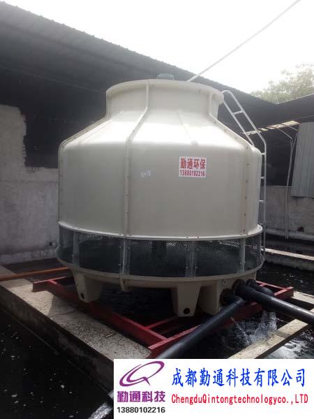 成都崇州<a href=http://www.xllqt.com/ target='_blank'>冷却塔</a>：GL-150T，GL-125T冷却塔安装现场