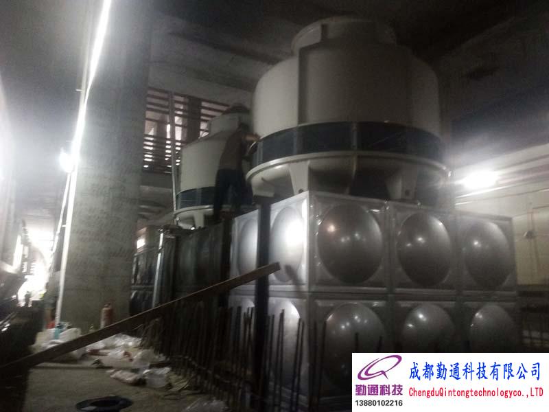 成都温江2台地铁GL-100T冷却塔安装现场，中国交通建设股份有限公司成都轨道交通17号线一期工程项目成都轨道交通17号乡4标段2台GL-100T冷却塔安装现场，