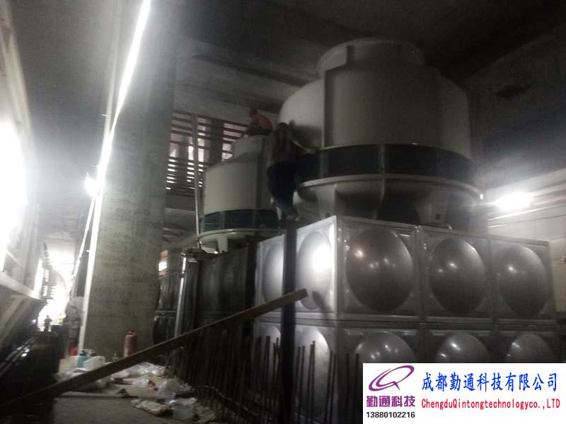 成都温江2台地铁GL-100T冷却塔安装现场，中国交通建设股份有限公司成都轨道交通17号线一期工程项目成都轨道交通17号乡4标段2台GL-100T冷却塔安装现场，