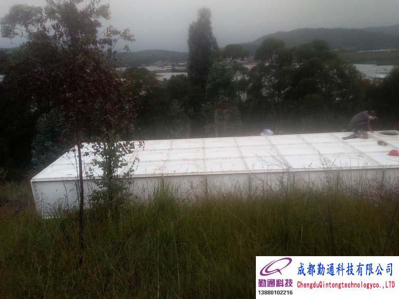西昌牛郎坝2台60立方玻璃钢水箱安装现场