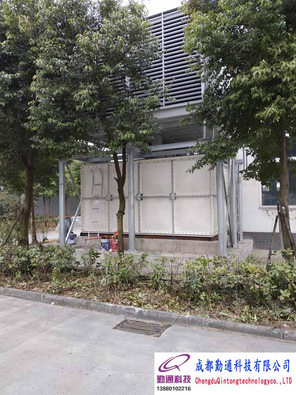 成都双流24立方玻璃钢水箱冷却塔循环系统管道安装现场
