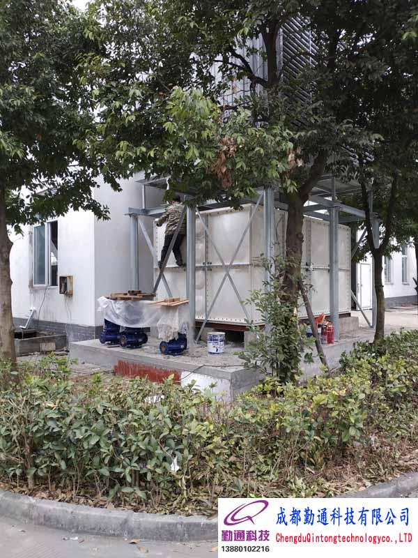 成都双流24立方玻璃钢水箱冷却塔循环系统管道安装现场