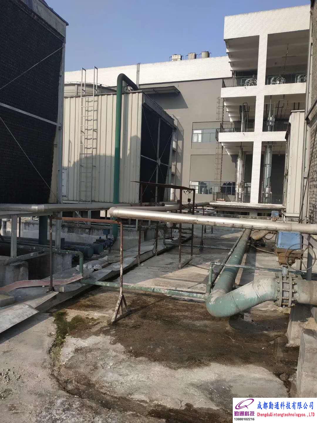 邛崃升和制药厂3台冷却塔接水盘补漏现场