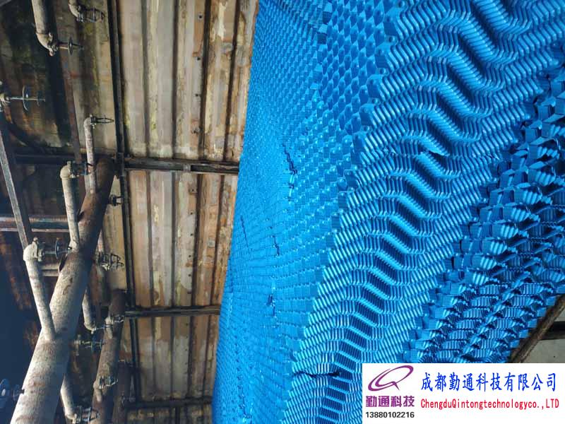 成都龙泉4台方形逆流冷却塔填料喷头更换维修施工现场