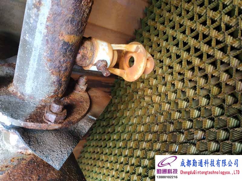 成都龙泉4台方形逆流冷却塔填料喷头更换维修施工现场