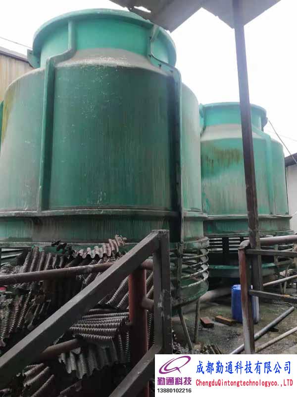 成都龙泉经济技术开发区2台80T冷却塔维修现场