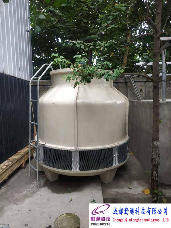 眉山60T<a href=http://www.xllqt.com/ target='_blank'>冷却塔</a>安装现场