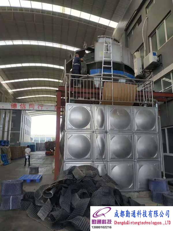 四川简阳200T圆形<a href=http://www.xllqt.com/ target='_blank'>冷却塔</a>布水器及填料更换维修现场