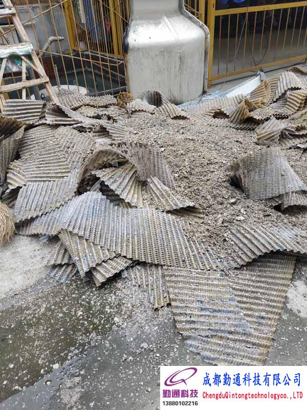 成都高新西区150T冷却塔维修现场-用户单位：成都奥康药用胶囊有限公司