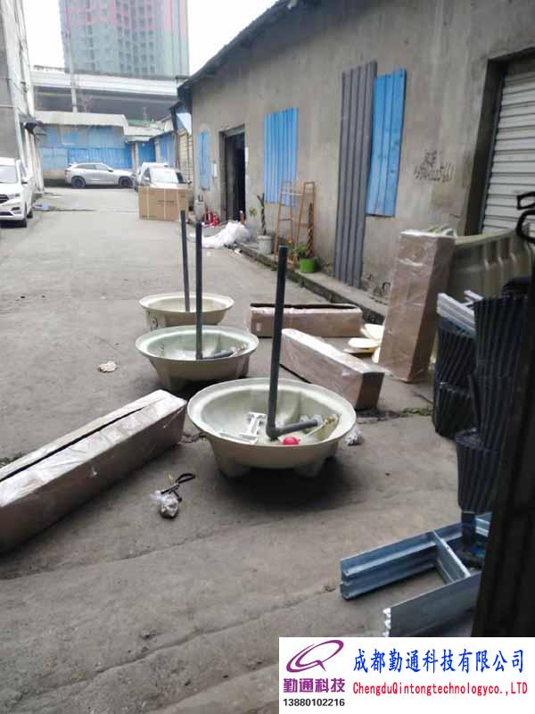 成都邛崃5台LH-10T冷却塔组装现场-订购单位成都欧康医药股份有限公司